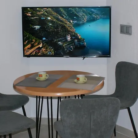 Sea View Apartment, 250M From The Beach