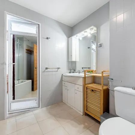 Sea View Apartment, 250M From The Beach